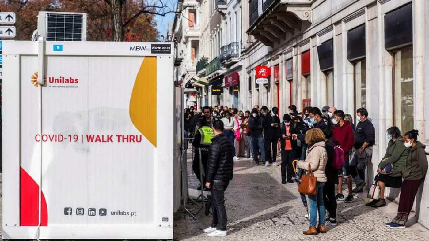 Portugal regista mais 15 mortes e 25.836 novos casos de Covid-19