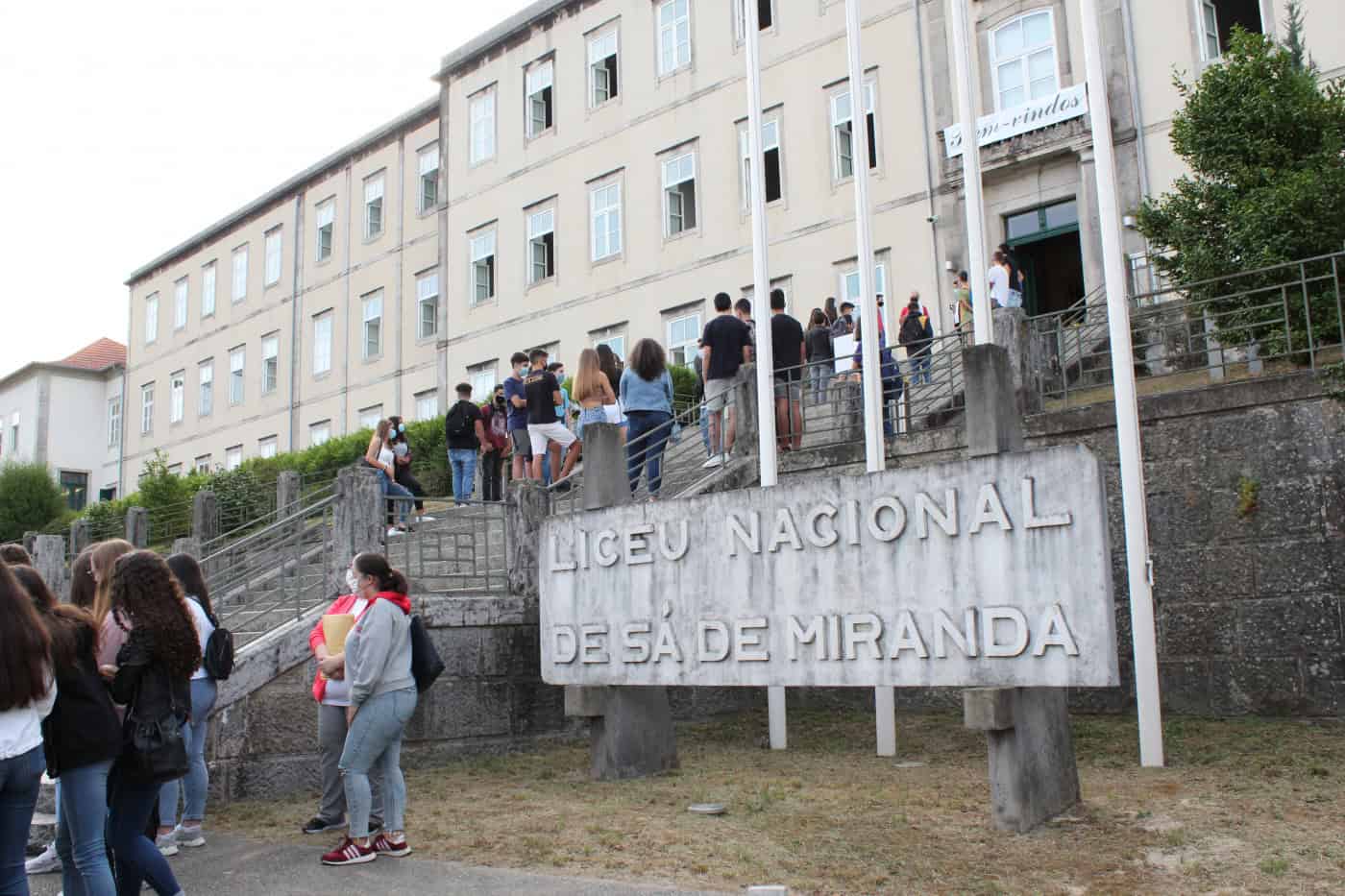 Agrupamentos de escolas de Braga iniciam testes à covid-19 ainda esta semana
