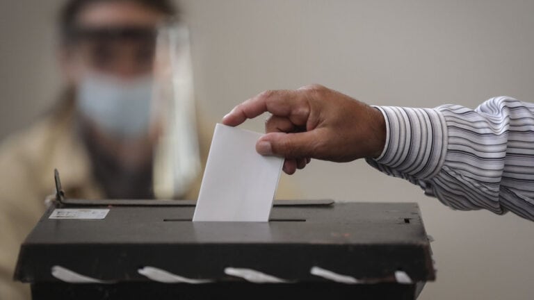 Eleitores em isolamento devido à covid-19 podem votar no dia 30