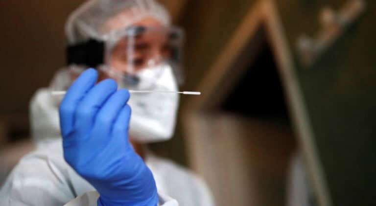 Portugal regista novo máximo diário com 58.530 infeções e 49 mortes&nbsp;