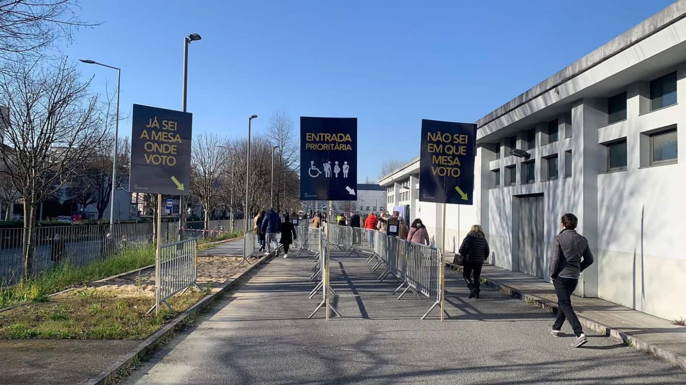 Afluência às urnas até às 16h00 supera valores de 2019 e 2015: 45,66%