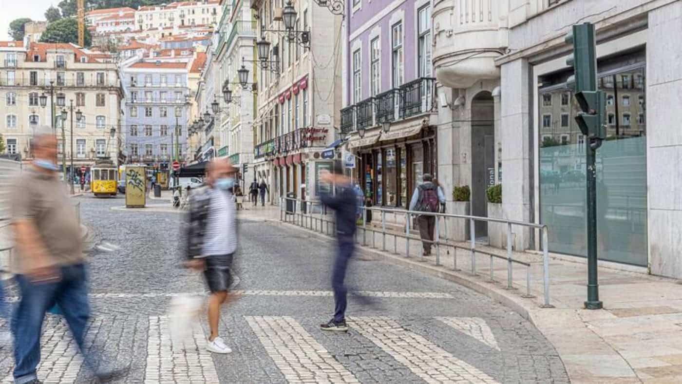 Taxa de desemprego desce para 5,9% em dezembro