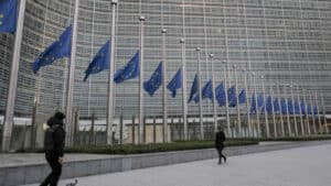 Bruxelas atualiza hoje projeções com economia e inflação a crescerem