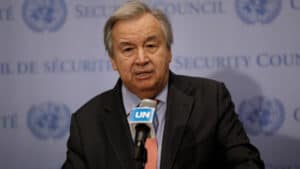 Ucrânia: Guterres alerta para guerra "desastrosa" e apela a solução diplomática