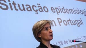 Ministra da Saúde fala em "nova fase" e admite alívio de medidas