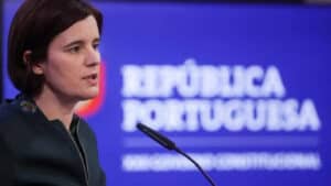 Contactos de alto risco vão deixar de ficar em confinamento