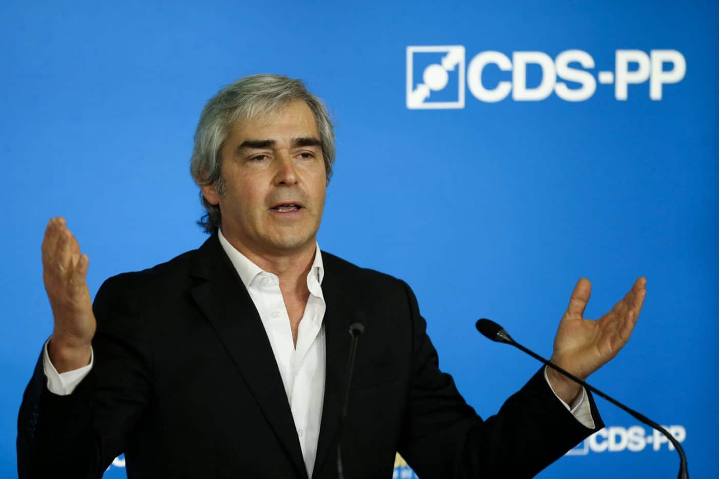 Melo diz que "não há espaço para zangas" e primeiro obstáculo é financeiro