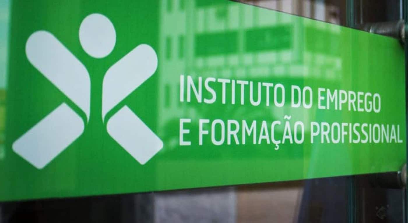 Desemprego sobe 2,3% em janeiro face a dezembro mas cai 16,1% em termos homólogos
