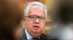 Comissão da Transparência aprova levantamento da imunidade parlamentar de Eduardo Cabrita 