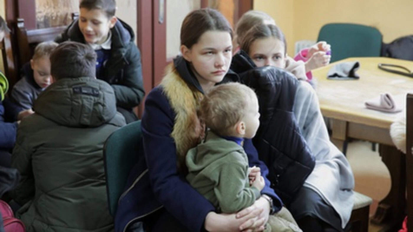 Conflito na Ucrânia provocou mais de meio milhão de crianças refugiadas numa semana