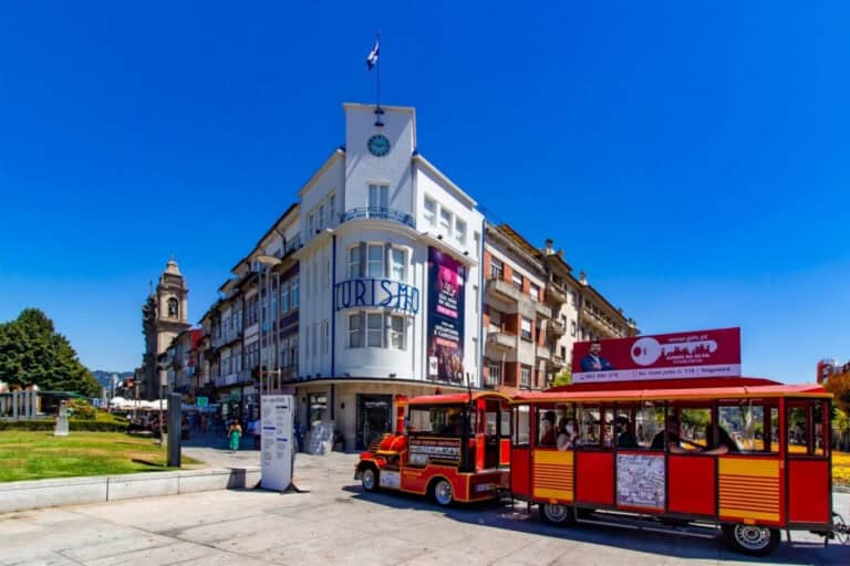 Refugiados ucranianos podem ajudar a diminuir défice de 50 mil trabalhadores no turismo