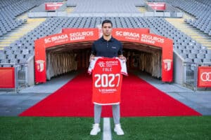 Miguel Falé renova com SC Braga até 2027