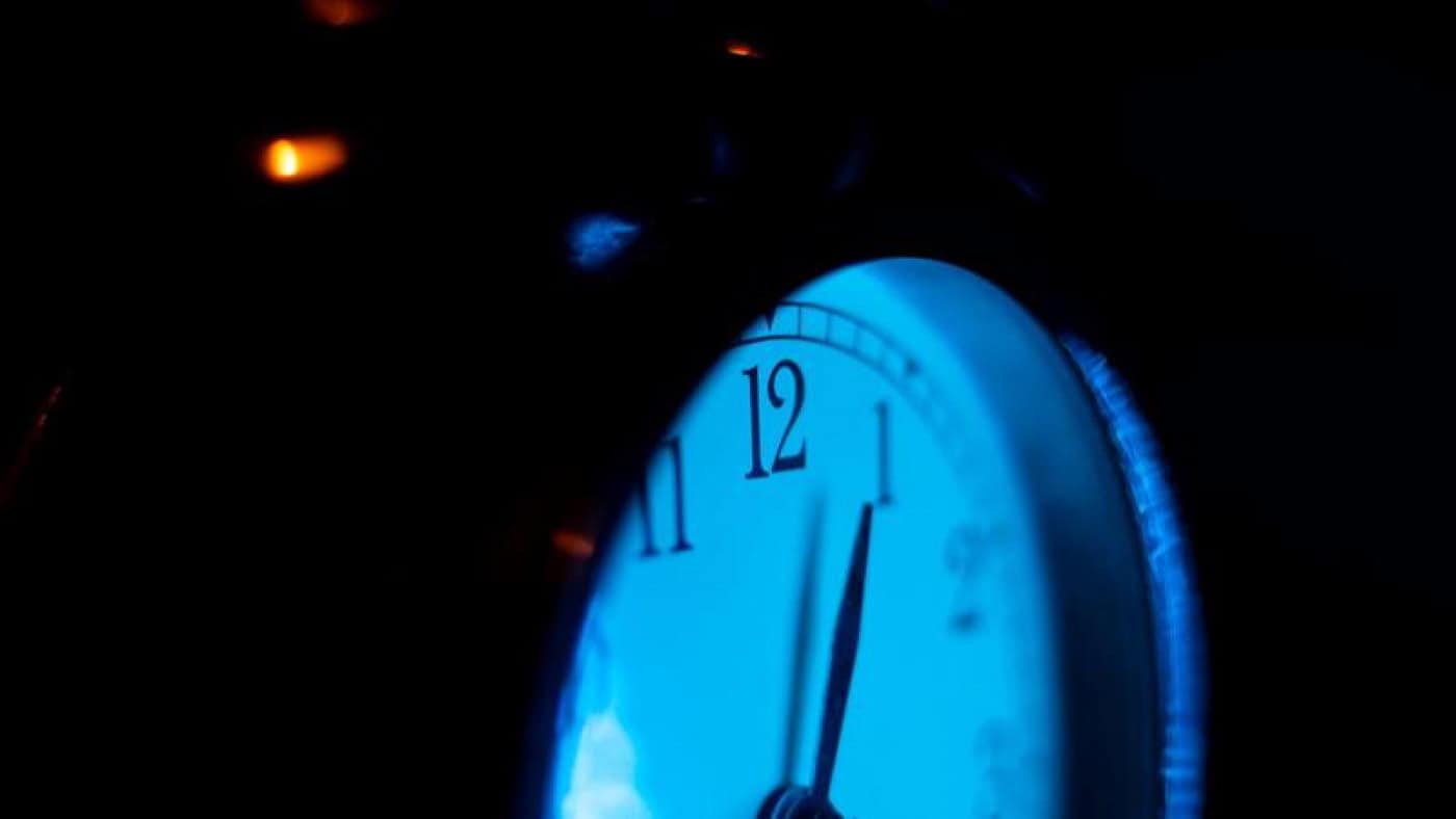 Relógios adiantam uma hora na madrugada de domingo