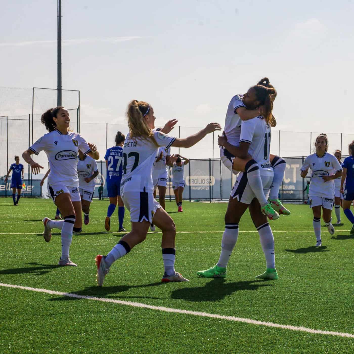 Equipa feminina do FC Famalicão mais perto do Jamor