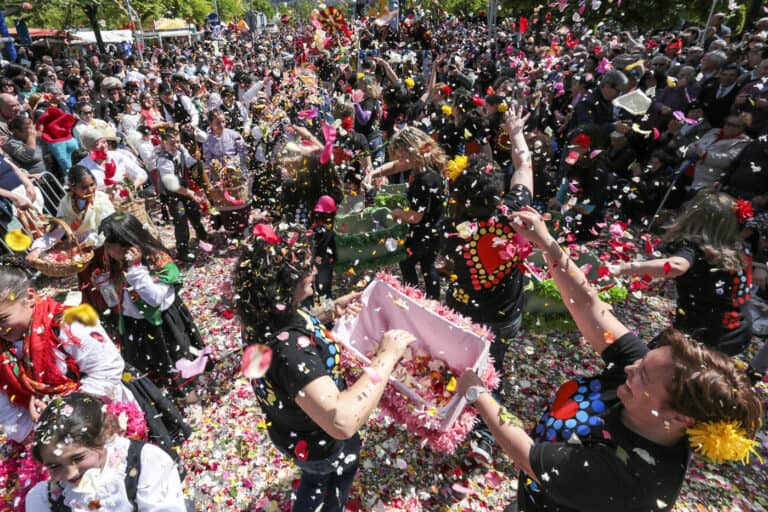 Cruzes regressam com orçamento reforçado para atrair turistas e incentivar economia