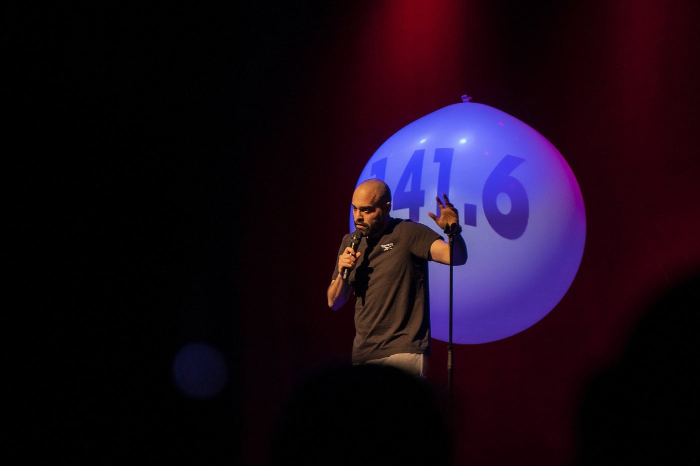 Café-Concerto RUM by Mavy recebe espetáculo de comédia de Daniel Carapeto