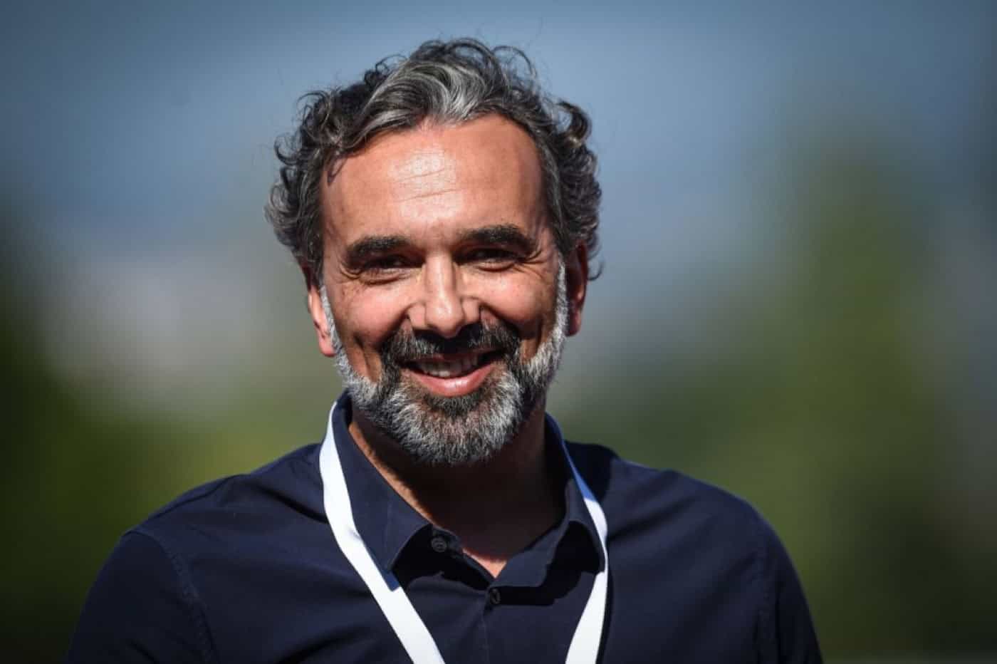 Vitória SC oficializa fim da ligação com ex-jogador e dirigente Flávio Meireles