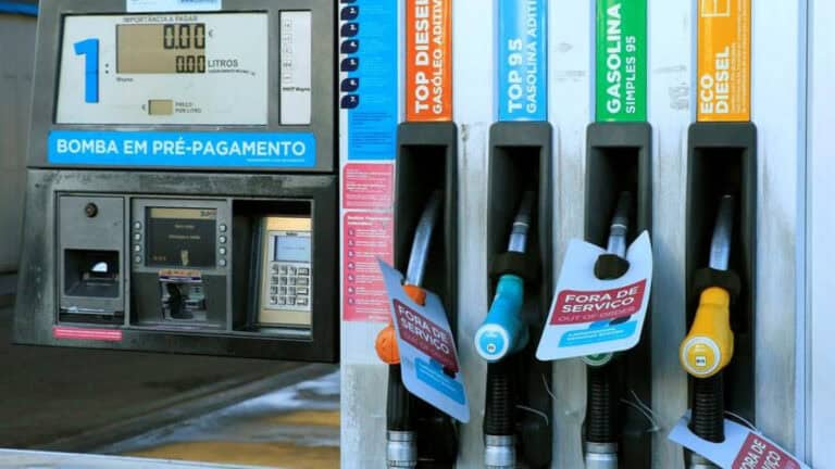 Gasóleo desce 7 cêntimos e gasolina 5 cêntimos esta segunda-feira
