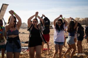 Mais de 200 alunos da UMinho já animam areal algarvio