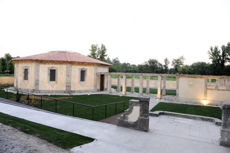 Manel Cruz, Bruno Pernadas e Samuel Úria marcam presença nos Banhos Velhos