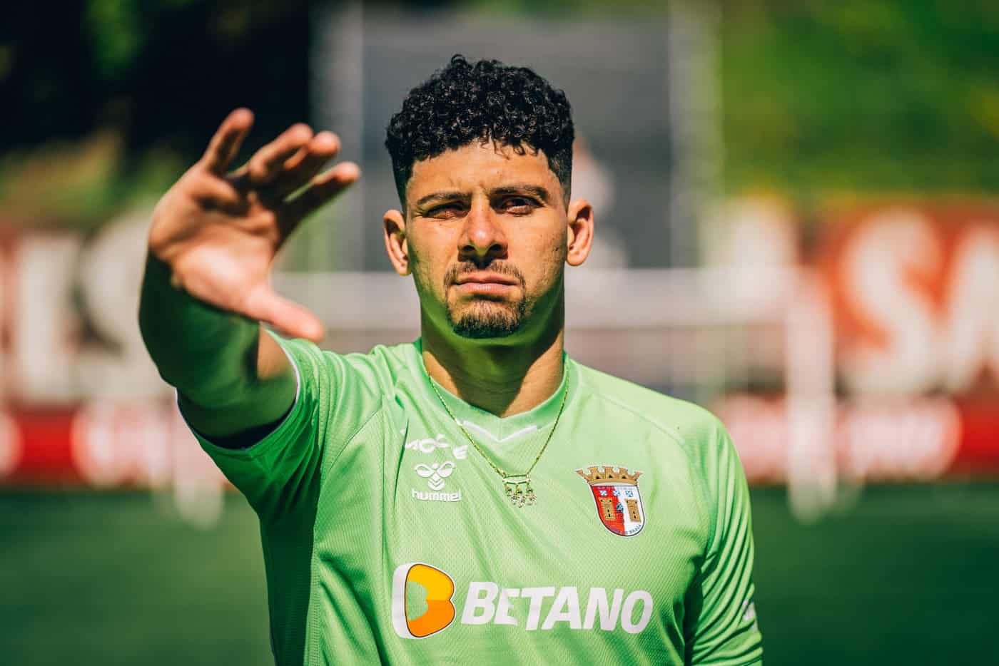 SC Braga prolonga vínculo com Matheus Magalhães