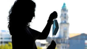 Fim do uso obrigatório de máscaras entra em vigor esta sexta-feira 