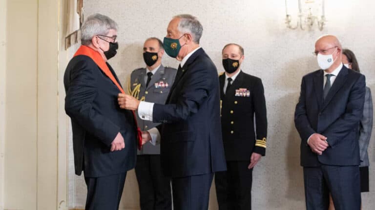 Marcelo condecora Ferro Rodrigues com grã-cruz da Ordem Militar de Cristo