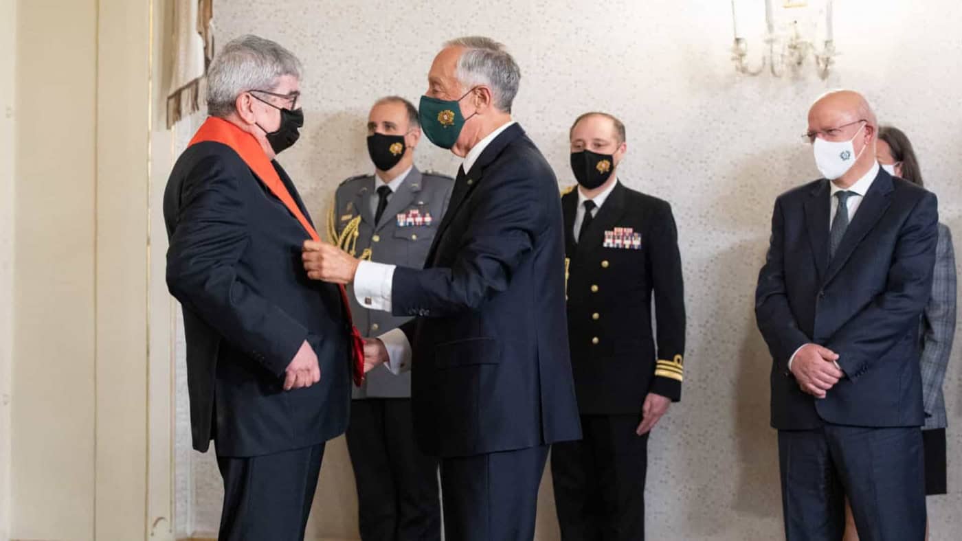 Marcelo condecora Ferro Rodrigues com grã-cruz da Ordem Militar de Cristo