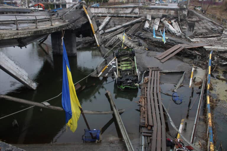 Ucranianos procuram regressar a casa; Irpin tenta 'acordar' após invasão russa