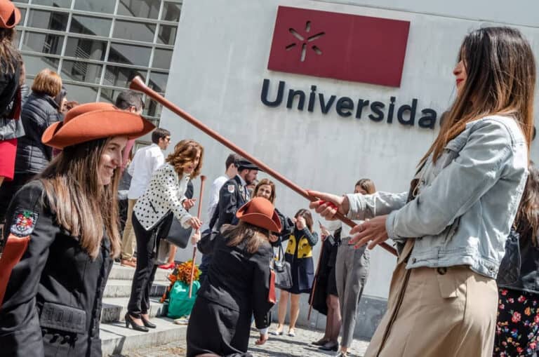 Imposição de Insígnias em Guimarães será nos Jardins da Lola