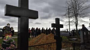 Amnistia Internacional diz que tropas russas cometeram crimes de guerra na Ucrânia 