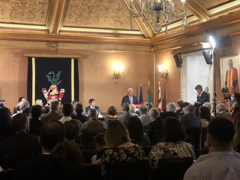 Covid-19. Costa admite que medidas nem sempre foram coerentes