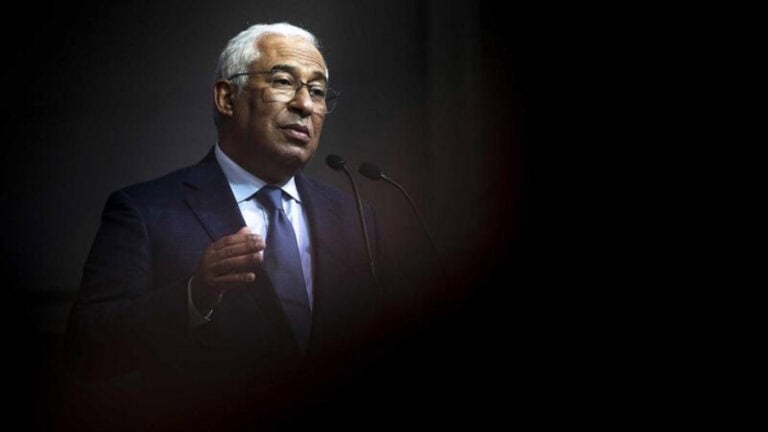 Costa visita tropas portuguesas na Roménia