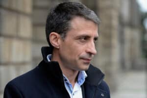 Adesão à greve na administração pública superior a 80% nos hospitais e escolas, diz sindicato 