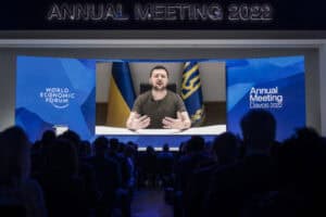 Zelensky pede em Davos "sanções máximas" contra a Rússia&nbsp;