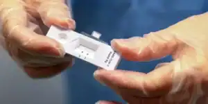 Covid-19: Testes rápidos voltam a ser gratuitos nas farmácias, mas apenas com receita