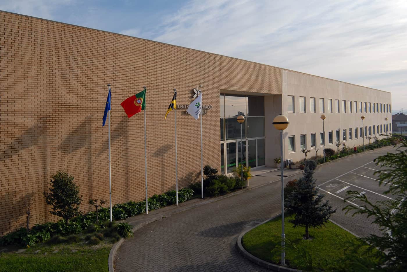 Número de desempregados desce no quadrilátero urbano em abril