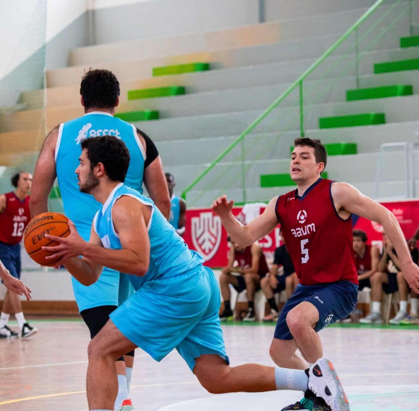 AAUMinho eliminada em basquetebol; Andebol e voleibol masculino seguem só com vitórias