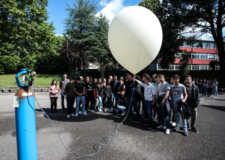 Escola de Ciências da Universidade do Minho e alunos do 12º ano lançam balão estratosférico