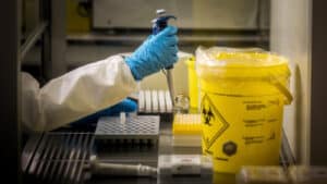 Média desce para os 26.349 casos diários de covid-19 e Rt baixa para o limiar de 1 