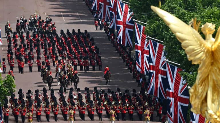 Desfile militar para honrar Isabel II decorreu em Londres