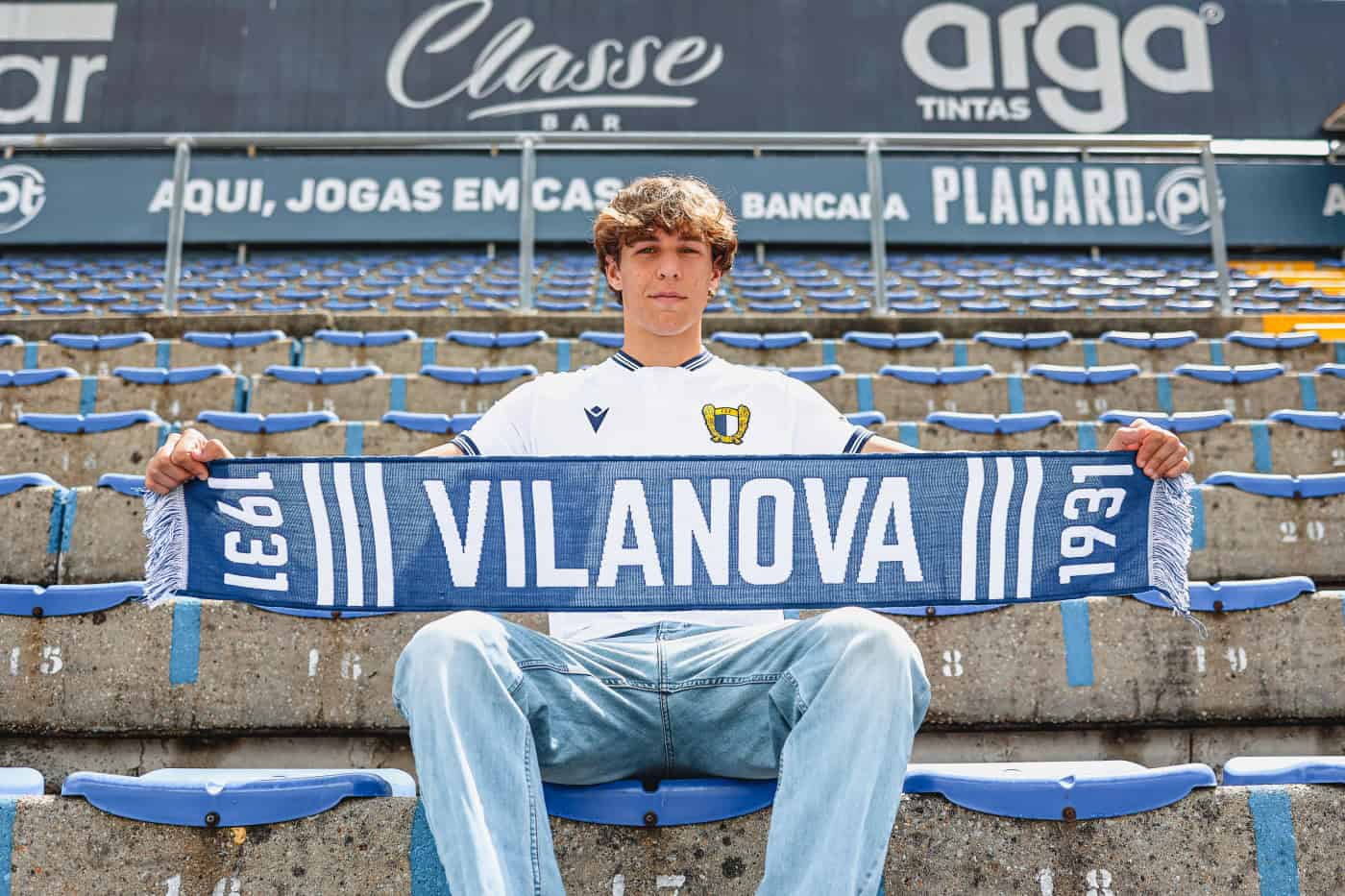 Gustavo Sá renova pelo FC Famalicão até 2025