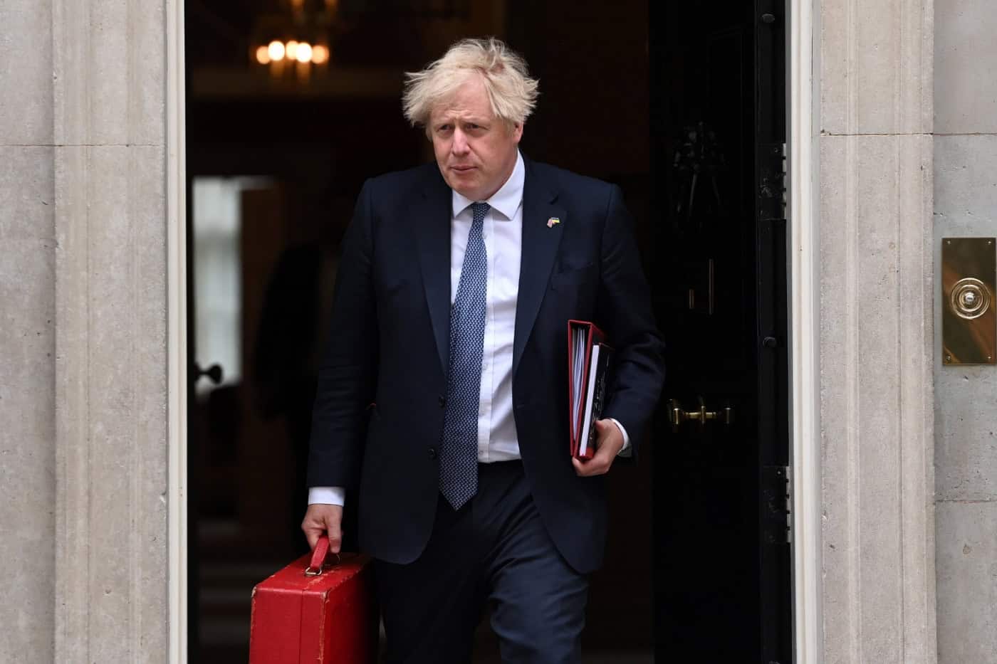 Boris Johnson sobrevive a moção de censura