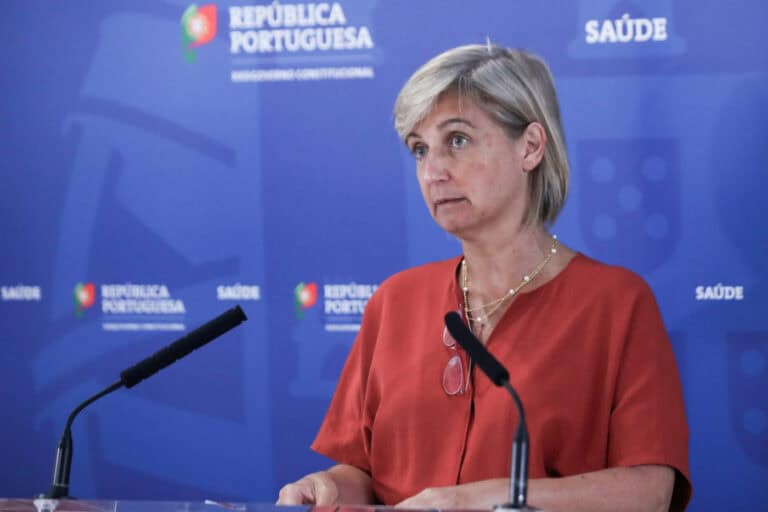 Ministra anuncia abertura de 1.600 vagas para colocação de médicos recém-especialistas&nbsp;