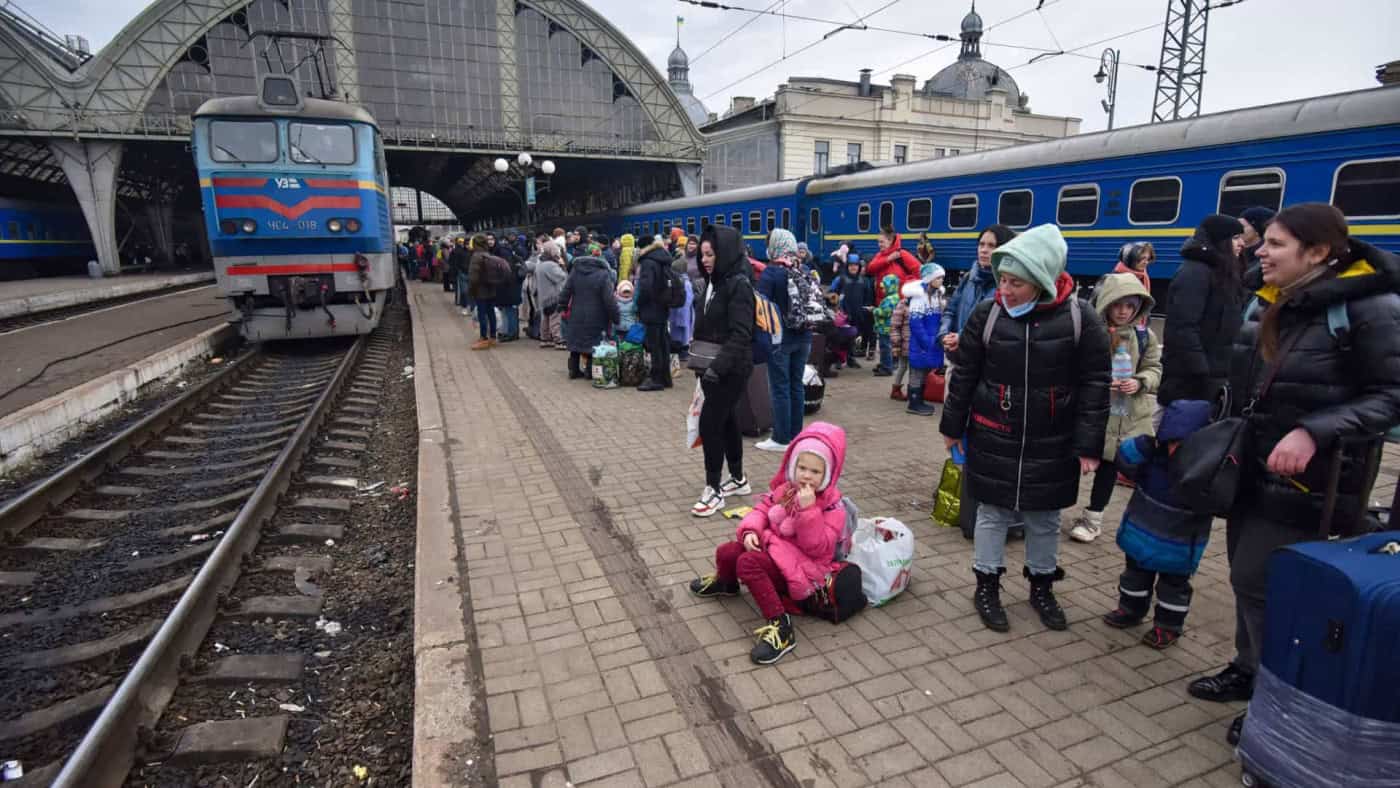 Ucranianos lideram pedidos de asilo na UE em março e fazem subir números