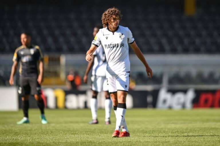 Vitória SC confirma saída de Gui