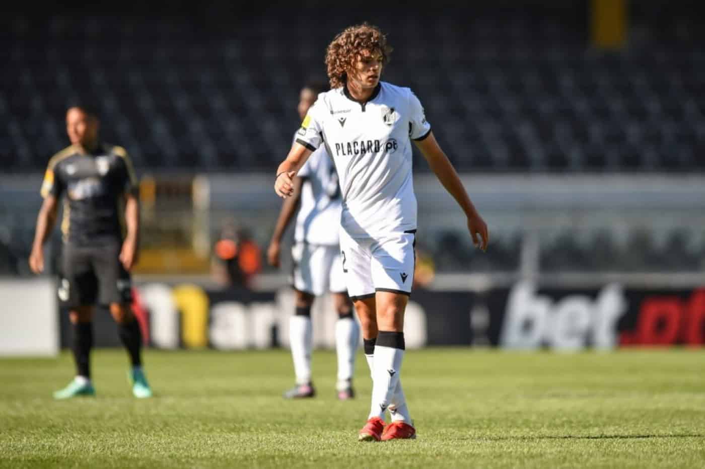 Vitória SC confirma saída de Gui