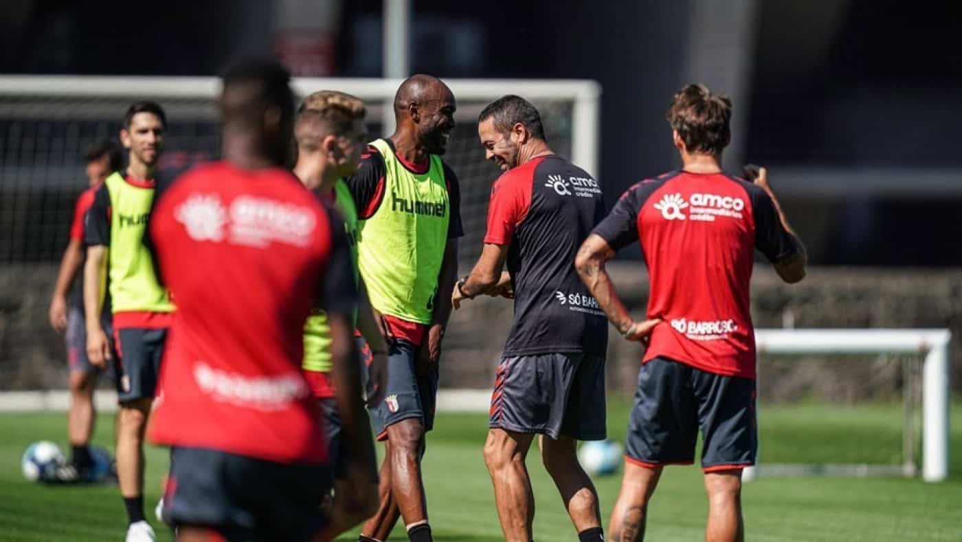 SCB prepara apresentação de Niakaté e Victor Gómez