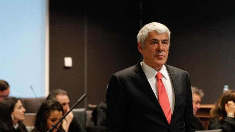 Medida agravada. Sócrates terá de se apresentar de 15 em 15 dias na esquadra&nbsp;