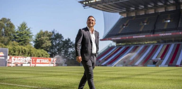 Carlos Carvalhal admite que esperava "dar um salto significativo" esta época